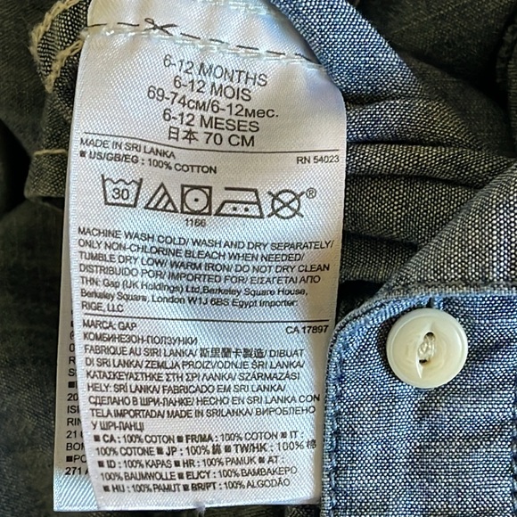 Baby Gap chambray jumpsuit Size 6-12 months Excellent Condition - Picture 6 of 7